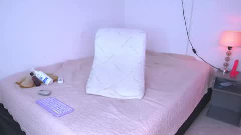 rubi rouss  instagran and X or tw  FAV VIBES11  9 33  101 moan and explode my balls online show from 09-21-25, 12:51