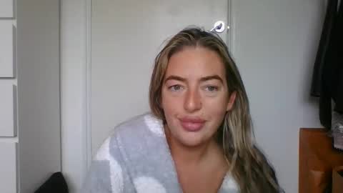 rubyredxxxoxxx online show from 10-18-25, 07:53