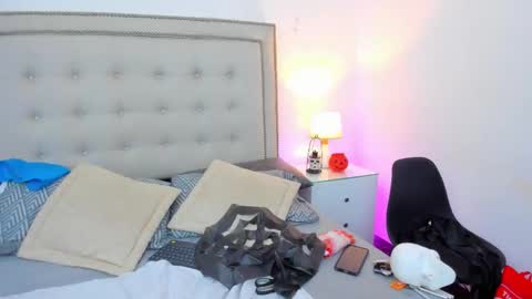 rubyreyes online show from 10-28-25, 01:47