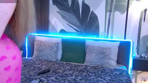 Snapshot of rubyvalen chatting on 02-05-25, 01:04 Ruby online show from 02-05-25, 01:04