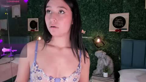 Snapshot of rubyvixxen_ chatting on 10-31-25, 04:35 Ruby online show from 10-31-25, 04:35