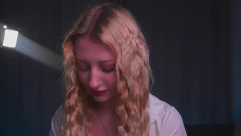 Mila online show from 10-06-25, 03:09