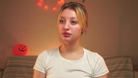 Mila online show from 10-29-25, 04:04