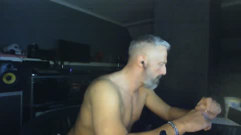 Chico que rico Caliente online show from 02-06-25, 04:21