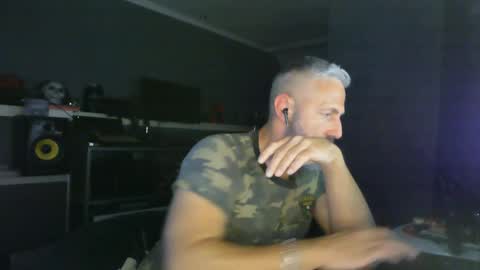Chico que rico Caliente online show from 03-12-25, 02:41
