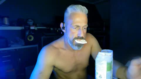 Chico que rico Caliente online show from 09-26-25, 01:31