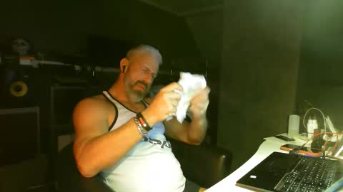 Chico que rico Caliente online show from 02-19-26, 03:13