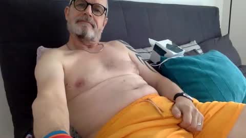 Snapshot of ruk_ri913mn chatting on 02-20-25, 12:47 Jimi online show from 02-20-25, 12:47