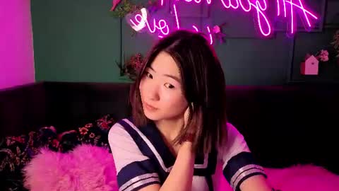 Snapshot of runi_asian chatting on 06-14-26, 01:25 Runi online show from 06-14-26, 01:25