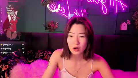 Snapshot of runi_asian chatting on 06-20-26, 01:41 Runi online show from 06-20-26, 01:41