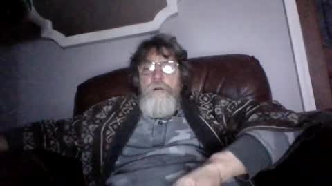 Snapshot of runningaround60 chatting on 02-18-25, 03:10 runningaround60 online show from 02-18-25, 03:10