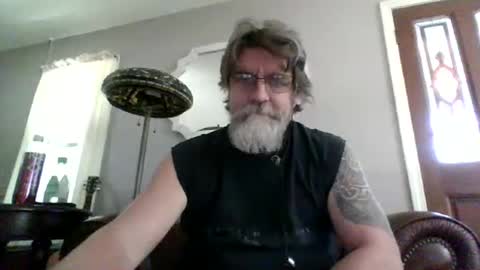 Snapshot of runningaround60 chatting on 09-15-25, 04:51 runningaround60 online show from 09-15-25, 04:51