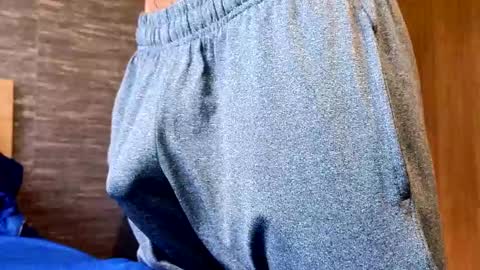  R U S S E L L  online show from 02-05-25, 09:18