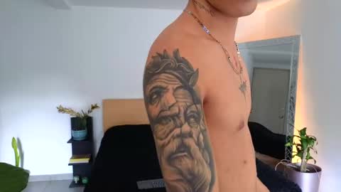  R U S S E L L  online show from 09-22-25, 09:17