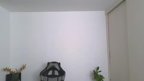  R U S S E L L  online show from 09-23-25, 08:01