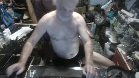 Russtenail21 online show from 10-16-25, 09:05