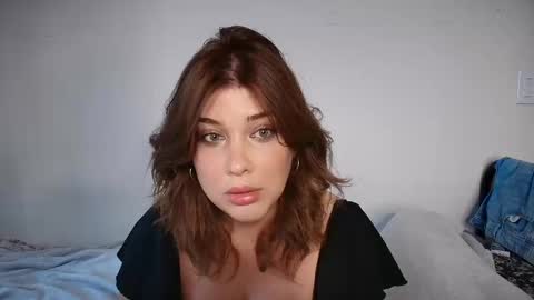 Snapshot of russypussy141 chatting on 10-28-25, 02:31 Alex online show from 10-28-25, 02:31