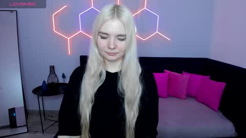 Snapshot of ruthbryant chatting on 09-17-25, 08:38 ruthbryant online show from 09-17-25, 08:38