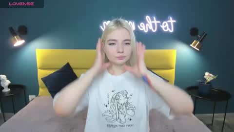 Snapshot of ruthbryant chatting on 09-20-25, 01:39 ruthbryant online show from 09-20-25, 01:39