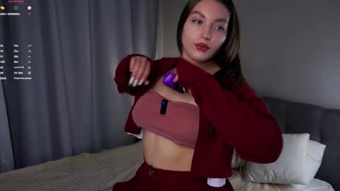 Snapshot of ruthvir chatting on 09-19-25, 01:12 Emma online show from 09-19-25, 01:12