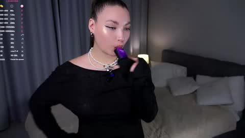 Snapshot of ruthvir chatting on 09-20-25, 01:23 Emma online show from 09-20-25, 01:23