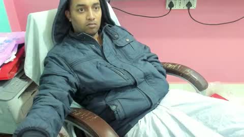 Snapshot of rwb17 chatting on 12-23-25, 06:00 rwb17 online show from 12-23-25, 06:00