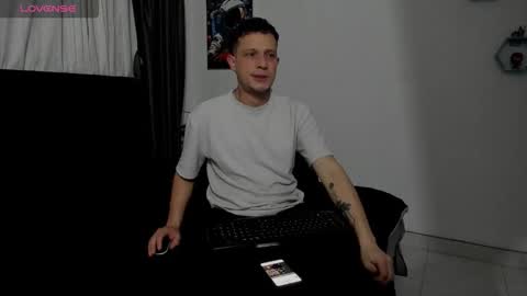 Snapshot of ryan15_ chatting on 11-08-25, 10:26 Ryan 15 online show from 11-08-25, 10:26