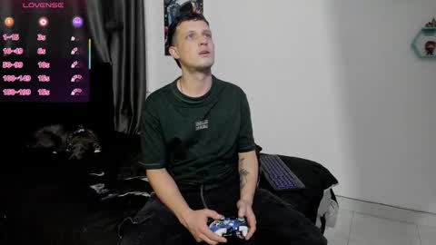 Snapshot of ryan15_ chatting on 11-10-25, 02:10 Ryan 15 online show from 11-10-25, 02:10