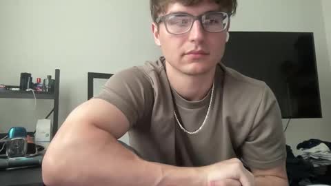 Snapshot of ryan287747 chatting on 05-04-26, 12:39 ryan online show from 05-04-26, 12:39