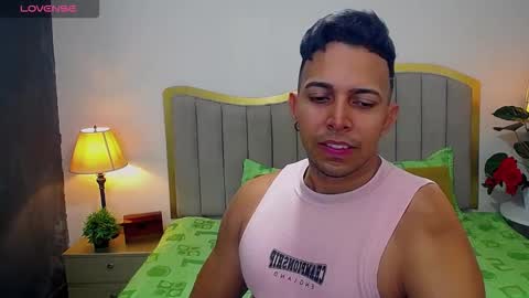 Snapshot of ryan_nesson chatting on 09-16-25, 01:23 Ryan online show from 09-16-25, 01:23