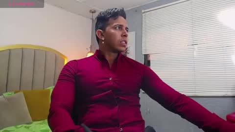 Snapshot of ryan_nesson chatting on 10-01-25, 01:17 Ryan online show from 10-01-25, 01:17