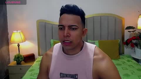 Snapshot of ryan_nesson chatting on 10-06-25, 01:08 Ryan online show from 10-06-25, 01:08