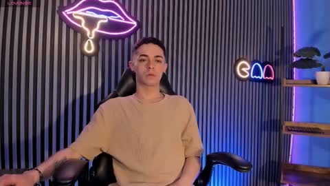 Snapshot of ryan_sailor chatting on 11-18-25, 03:05 RYAN online show from 11-18-25, 03:05