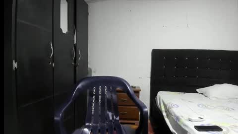 ryan_xc1 online show from 11-26-25, 02:23