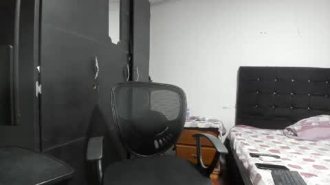 ryan_xc1 online show from 05-19-26, 03:13