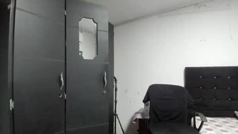 ryan_xc1 online show from 06-19-26, 03:49