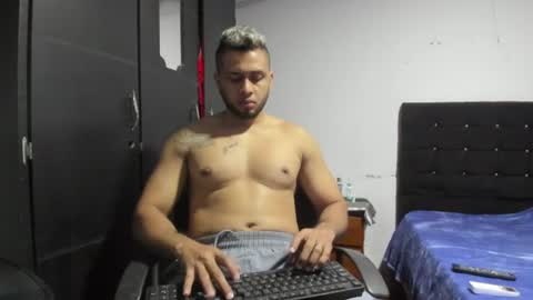 ryan_xc1 online show from 06-25-26, 04:12