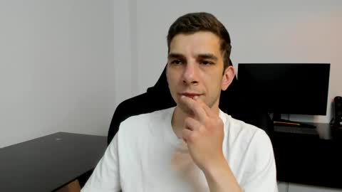 Snapshot of ryandusk chatting on 05-09-26, 09:31 Andrew C. online show from 05-09-26, 09:31