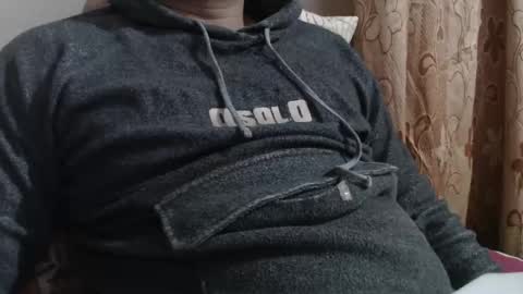 Snapshot of ryans31 chatting on 01-05-25, 05:51 Sexy Boy Toy online show from 01-05-25, 05:51