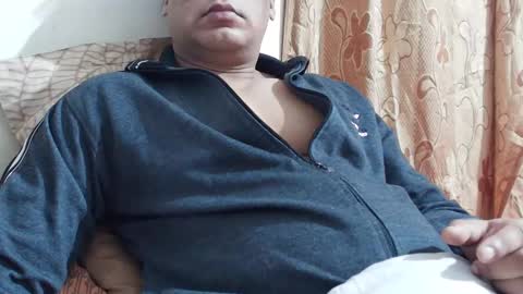 Snapshot of ryans31 chatting on 01-12-25, 05:54 Sexy Boy Toy online show from 01-12-25, 05:54