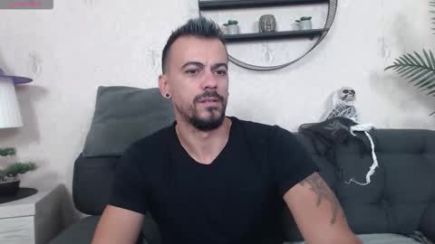 Snapshot of ryanvibe chatting on 10-16-25, 11:22 Ryan online show from 10-16-25, 11:22