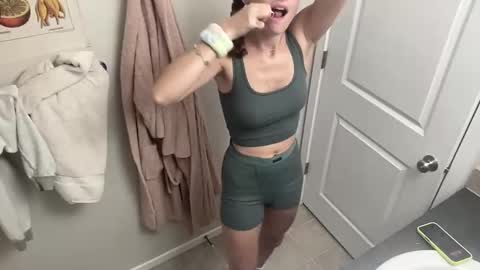 rylanxoxo online show from 11-22-25, 04:00