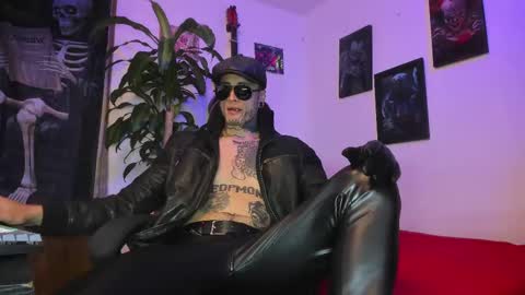 Snapshot of ryuk_it chatting on 10-07-25, 01:41 leopmonk help me reach 100 thumbs up online show from 10-07-25, 01:41