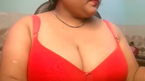 Snapshot of s03286 chatting on 10-24-25, 05:59 HotLovers online show from 10-24-25, 05:59