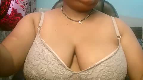 Snapshot of s03286 chatting on 10-27-25, 05:00 HotLovers online show from 10-27-25, 05:00