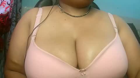 Snapshot of s03286 chatting on 10-29-25, 04:37 HotLovers online show from 10-29-25, 04:37