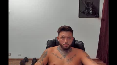 Snapshot of s1nmaster chatting on 09-18-25, 07:05 s1nmaster online show from 09-18-25, 07:05