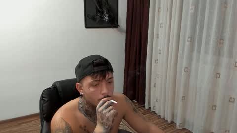 Snapshot of s1nmaster chatting on 10-19-25, 06:52 s1nmaster online show from 10-19-25, 06:52