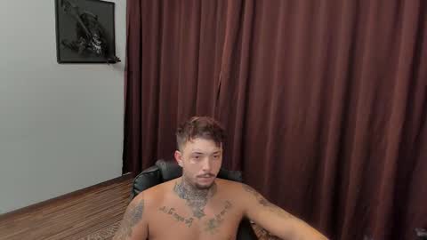 Snapshot of s1nmaster chatting on 10-25-25, 03:40 s1nmaster online show from 10-25-25, 03:40