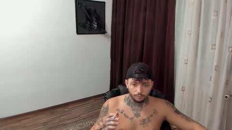 Snapshot of s1nmaster chatting on 10-30-25, 06:52 s1nmaster online show from 10-30-25, 06:52